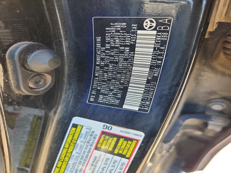 60076196 :رقم المزاد ، 5YFBURHE5GP525704 vin ، 2016 Toyota Corolla مزاد بيع