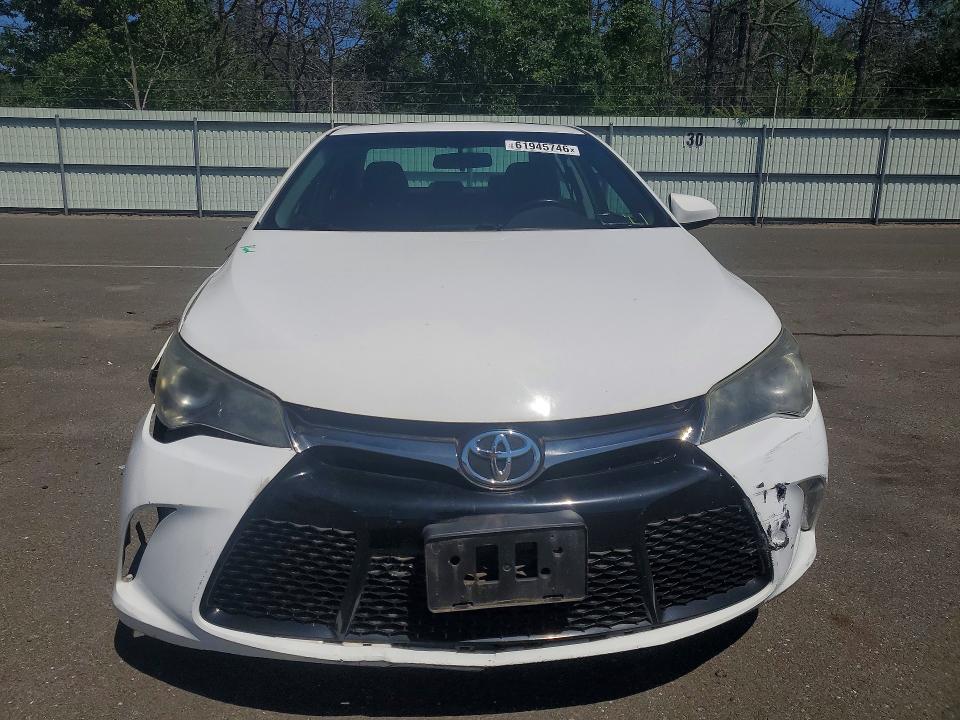 61945746 :رقم المزاد ، 4T1BF1FK7FU100096 vin ، 2015 Toyota Camry مزاد بيع