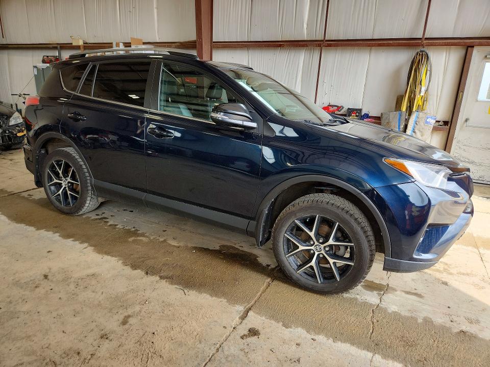 61912516 :رقم المزاد ، 2T3JFREV6JW839420 vin ، 2018 Toyota Rav4 مزاد بيع