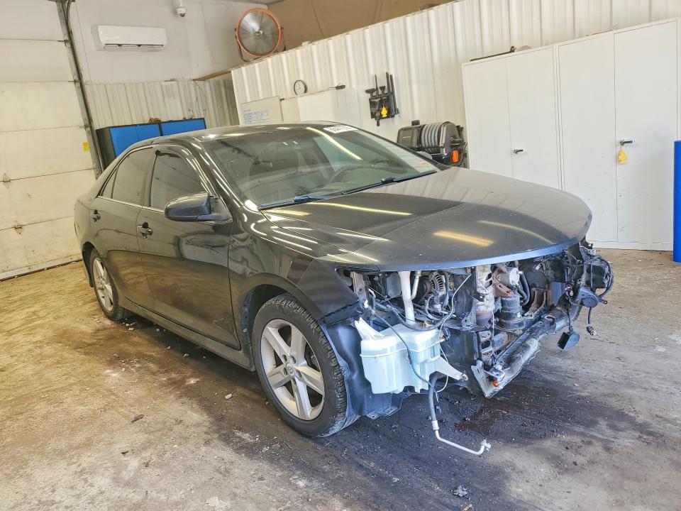 60441896 :رقم المزاد ، 4T1BF1FK6CU098742 vin ، 2012 Toyota Camry مزاد بيع
