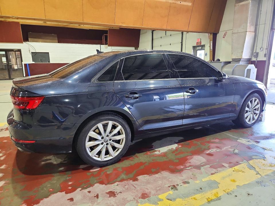 61884776 :رقم المزاد ، WAUANAF4XHN032309 vin ، 2017 Audi A4 مزاد بيع