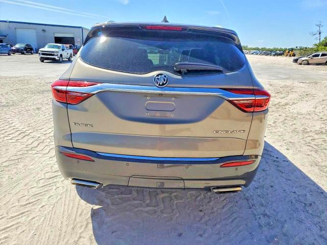 2018 Buick Enclave მანქანა იყიდება აუქციონზე, vin: 5GAERBKW1JJ142802, აუქციონის ნომერი: 61639636