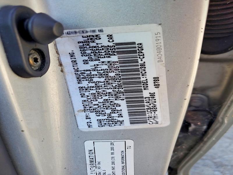 60851676 :رقم المزاد ، 4T1BF30K42U010578 vin ، 2002 Toyota Camry مزاد بيع