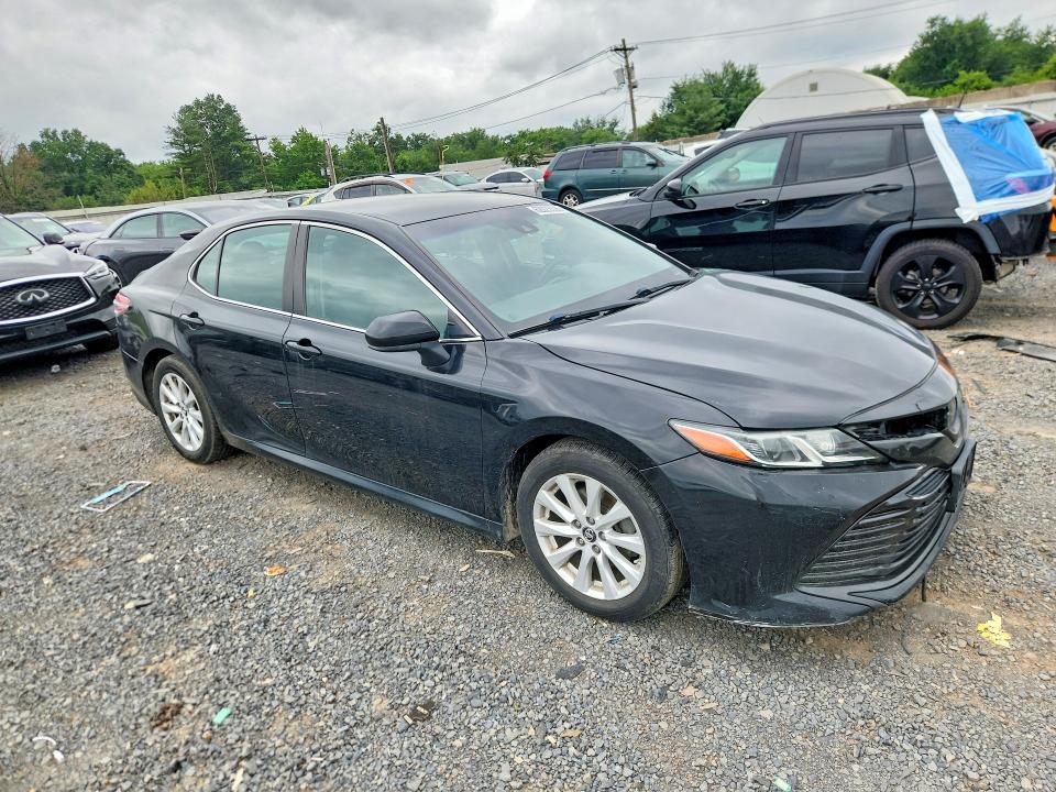 62023526 :رقم المزاد ، 4T1B11HK2KU742490 vin ، 2019 Toyota Camry مزاد بيع