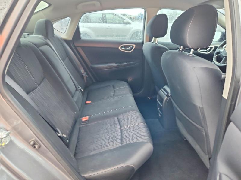 60444846 :رقم المزاد ، 3N1AB7AP9JY224039 vin ، 2018 Nissan Sentra مزاد بيع