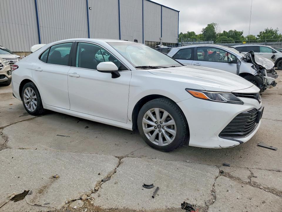 62426986 :رقم المزاد ، 4T1B11HK0KU238682 vin ، 2019 Toyota Camry مزاد بيع