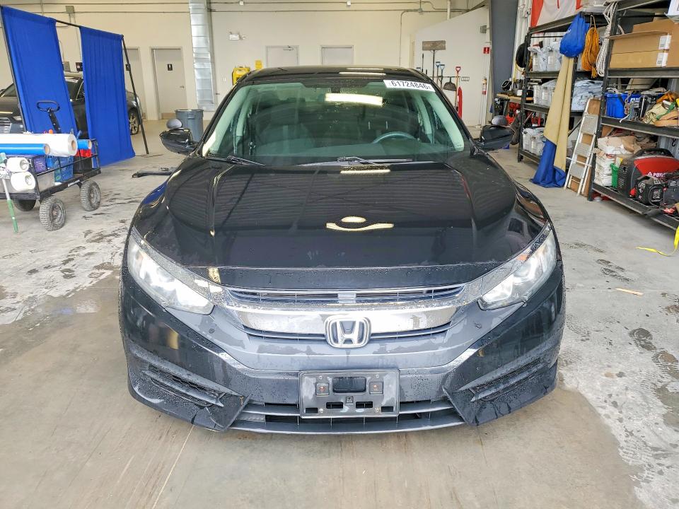 61724846 :رقم المزاد ، 2HGFC2F58JH000486 vin ، 2018 Honda Civic مزاد بيع