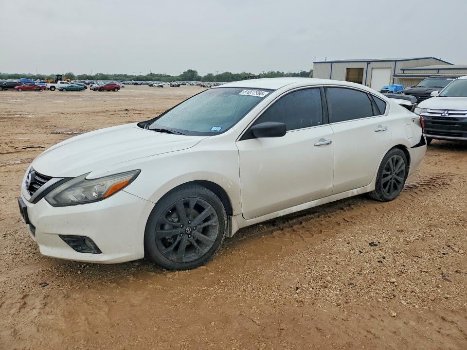 Auction sale of the 2017 Nissan Altima, vin: 1N4AL3AP6HN336040, lot number: 61077996