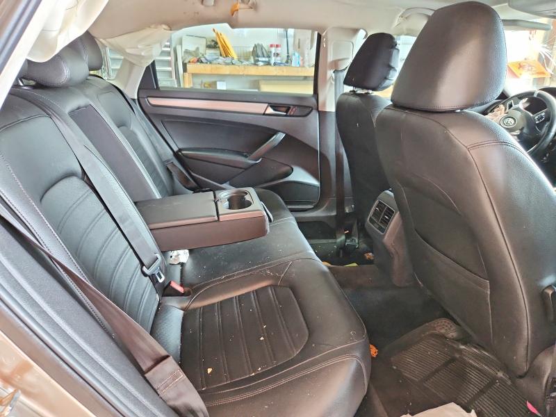 61118006 :رقم المزاد ، 1VWBT7A38FC033561 vin ، 2015 Volkswagen Passat مزاد بيع