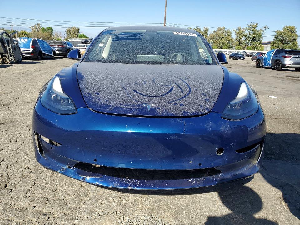 60496176 :رقم المزاد ، 5YJ3E1EBXNF221919 vin ، 2022 Tesla Model 3 مزاد بيع