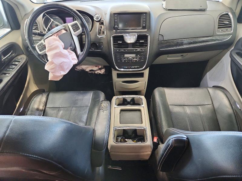61762616 :رقم المزاد ، 2C4RC1CG0FR646585 vin ، 2015 Chrysler Town & Country مزاد بيع