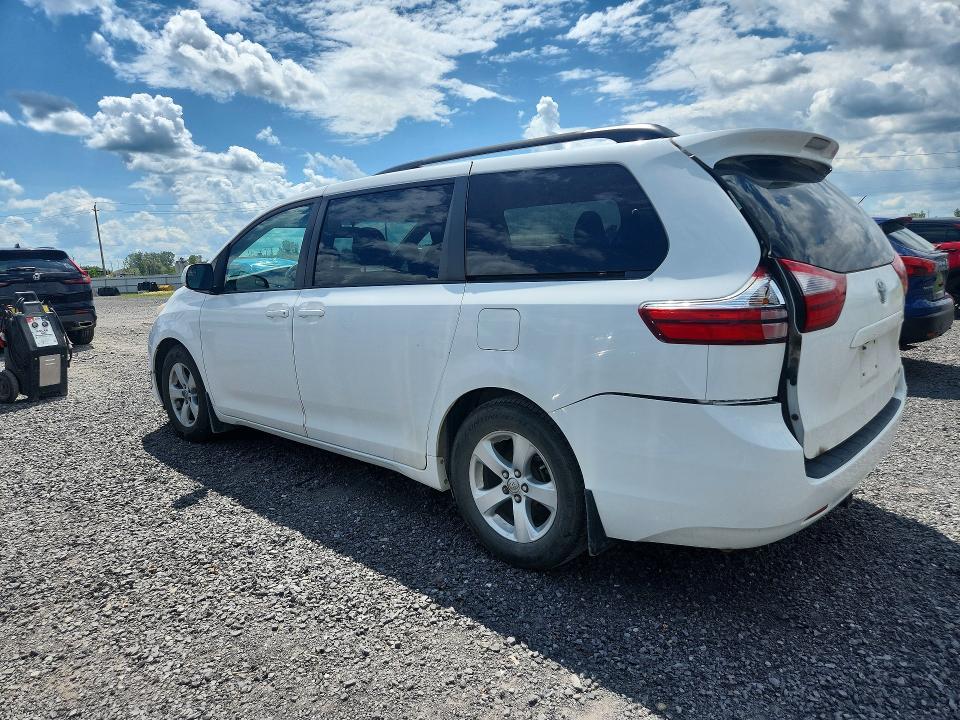 2017 Toyota Sienna მანქანა იყიდება აუქციონზე, vin: 5TDKZ3DC6HS853256, აუქციონის ნომერი: 58781706