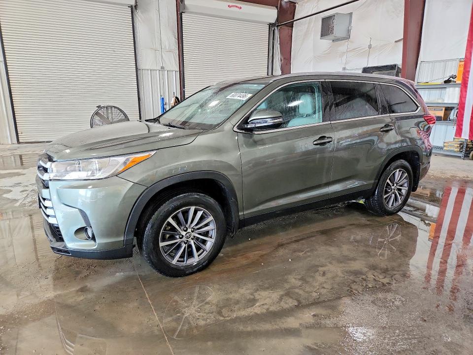 2019 Toyota Highlander მანქანა იყიდება აუქციონზე, vin: 5TDJZRFH7KS979592, აუქციონის ნომერი: 60074496