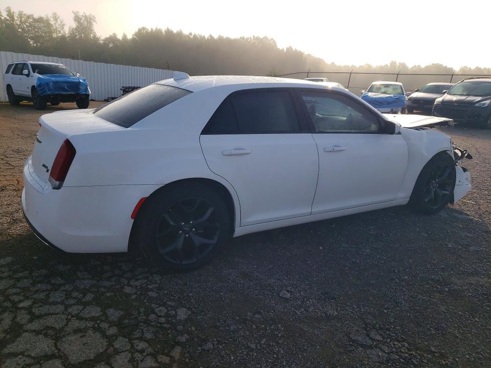 2021 Chrysler 300 მანქანა იყიდება აუქციონზე, vin: 2C3CCABG0MH622477, აუქციონის ნომერი: 61034346