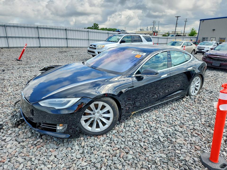 60523016 :رقم المزاد ، 5YJSA1E28JF248831 vin ، 2018 Tesla Model S مزاد بيع