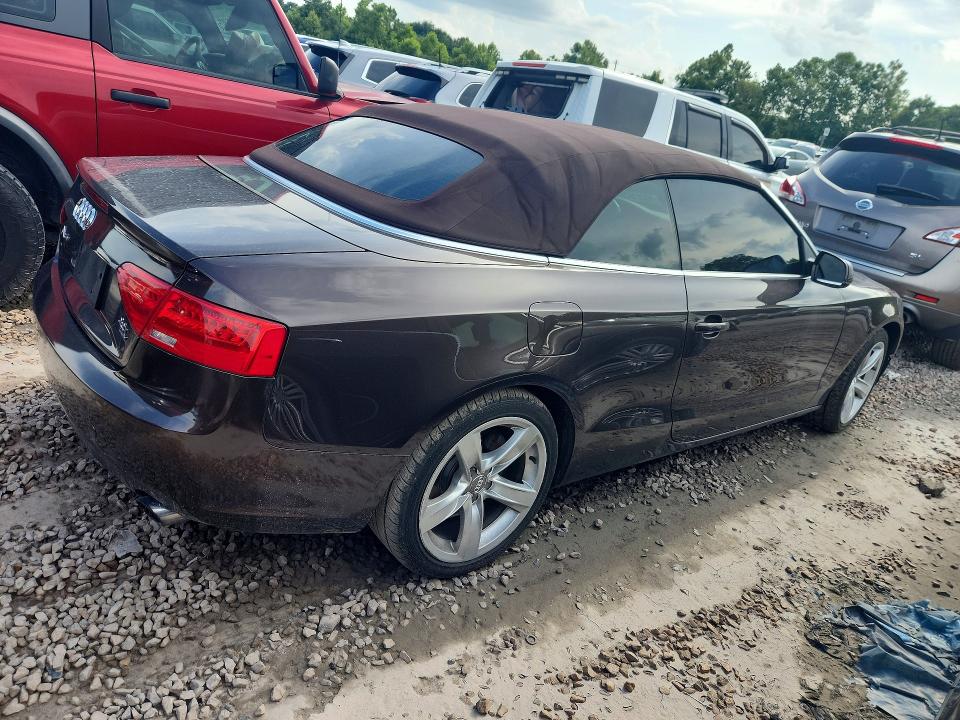 60261626 :رقم المزاد ، WAUCFAFH6FN002004 vin ، 2015 Audi A5 مزاد بيع