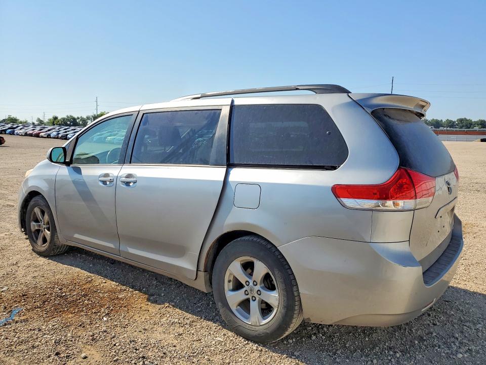 59289056 :رقم المزاد ، 5TDKK3DC3BS072593 vin ، 2011 Toyota Sienna مزاد بيع