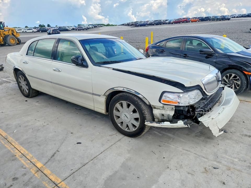 Продаж на аукціоні авто 2004 Lincoln Town Car, vin: 1LNHM85W54Y682640, номер лоту: 61781216