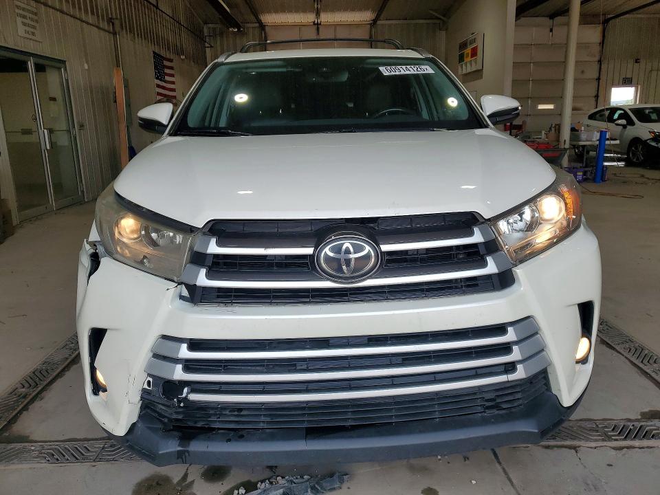 Продажа на аукционе авто 2019 Toyota Highlander, vin: 5TDJZRFH6KS598302, номер лота: 60914126