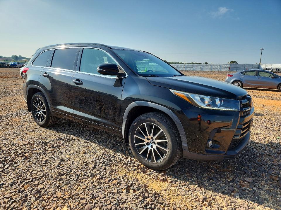 59821966 :رقم المزاد ، 5TDJZRFH6HS358109 vin ، 2017 Toyota Highlander مزاد بيع