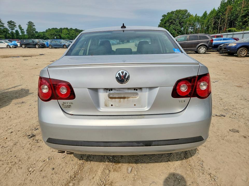 2010 Volkswagen Jetta მანქანა იყიდება აუქციონზე, vin: 3VWRL7AJ5AM043811, აუქციონის ნომერი: 62601356