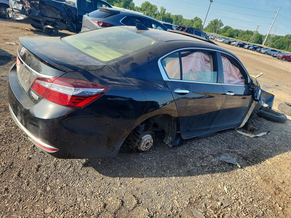 60176556 :رقم المزاد ، JHMCR6F72HC023847 vin ، 2017 Honda Accord مزاد بيع