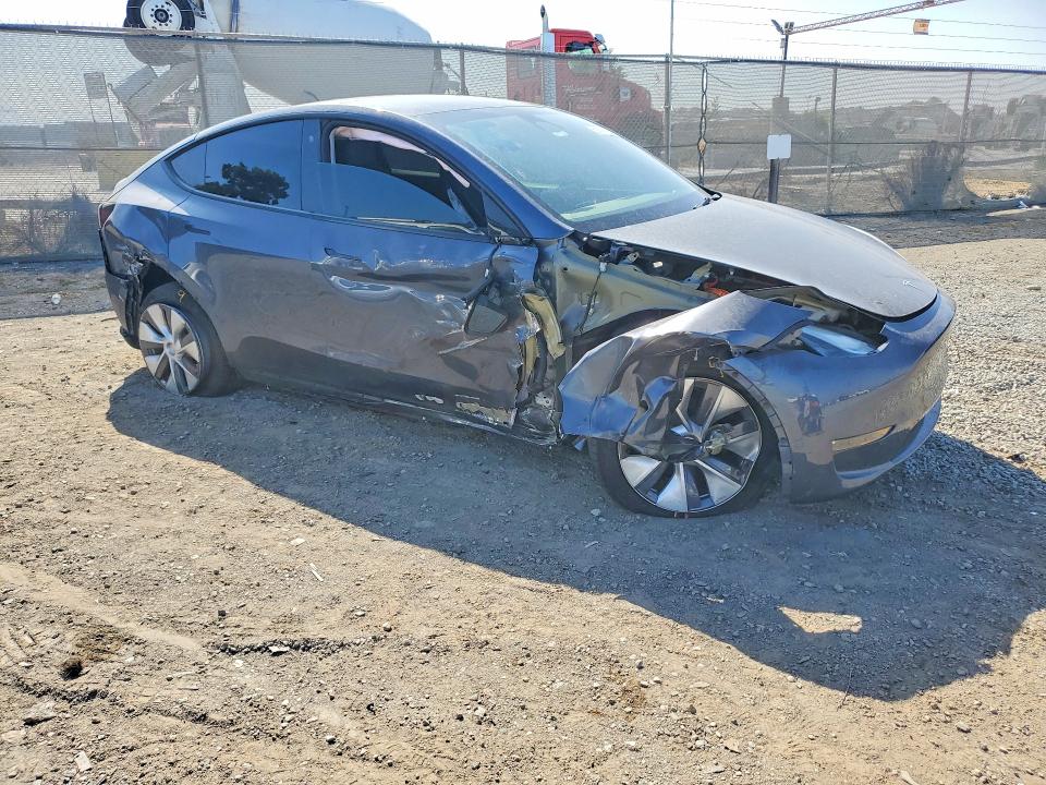 62676996 :رقم المزاد ، 7SAYGDEE4PA113102 vin ، 2023 Tesla Model Y مزاد بيع