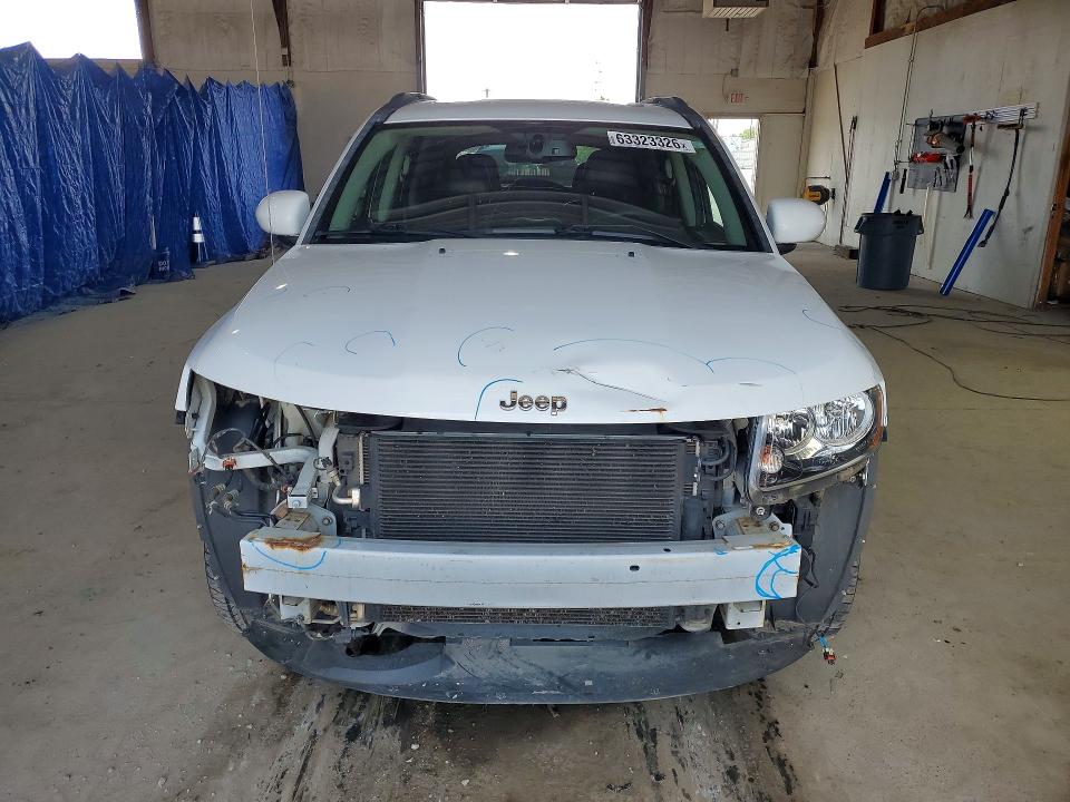 63323326 :رقم المزاد ، 1C4NJCEA1GD590458 vin ، 2016 Jeep Compass مزاد بيع