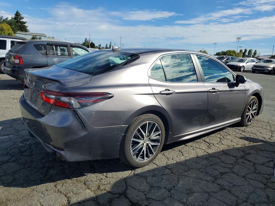 2021 Toyota Camry მანქანა იყიდება აუქციონზე, vin: 4T1G11AK4MU545873, აუქციონის ნომერი: 61997806