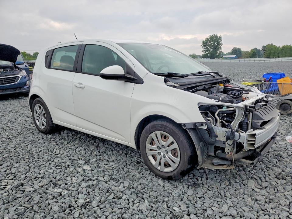 61930526 :رقم المزاد ، 1G1JG6SB0L4124244 vin ، 2020 Chevrolet Sonic مزاد بيع