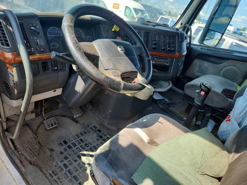61784106 :رقم المزاد ، 4V4NC9EH98N261923 vin ، 2008 Volvo Vn مزاد بيع