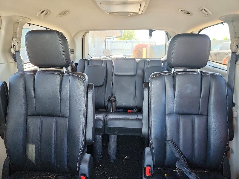61145326 :رقم المزاد ، 2C4RC1BG0GR200083 vin ، 2016 Chrysler Town & Country مزاد بيع