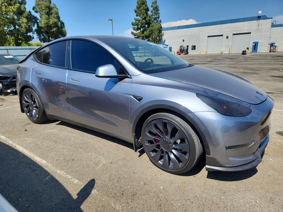 60526796 :رقم المزاد ، 7SAYGDEF9RA296461 vin ، 2024 Tesla Model Y مزاد بيع