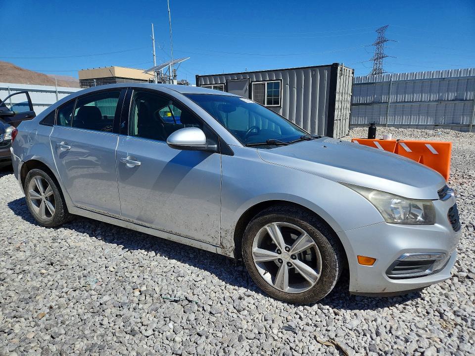 63137996 :رقم المزاد ، 1G1PE5SB0F7186319 vin ، 2015 Chevrolet Cruze مزاد بيع