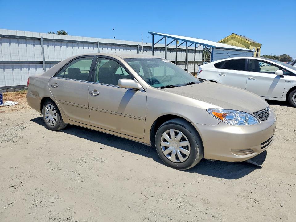 60991516 :رقم المزاد ، JTDBE32K520115786 vin ، 2002 Toyota Camry مزاد بيع
