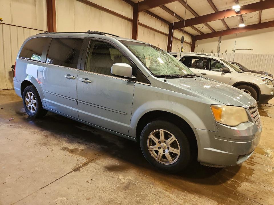 2008 Chrysler Town & Country მანქანა იყიდება აუქციონზე, vin: 2A8HR54P78R617337, აუქციონის ნომერი: 61915386