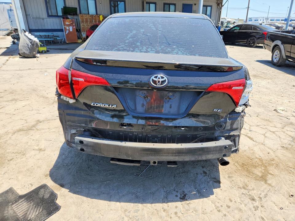 61162316 :رقم المزاد ، 5YFBURHE8HP577930 vin ، 2017 Toyota Corolla مزاد بيع