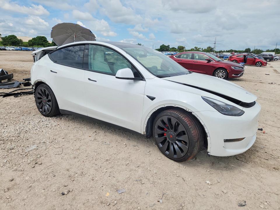 2024 Tesla Model Y მანქანა იყიდება აუქციონზე, vin: 7SAYGDEF9RF040825, აუქციონის ნომერი: 63289086