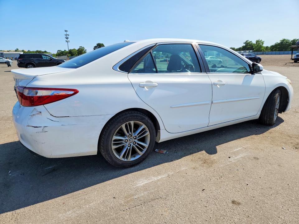 62440266 :رقم المزاد ، 4T1BF1FK8HU627115 vin ، 2017 Toyota Camry مزاد بيع