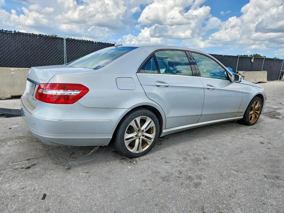 2010 Mercedes-benz E მანქანა იყიდება აუქციონზე, vin: WDDHF8HB1AA113480, აუქციონის ნომერი: 62300656