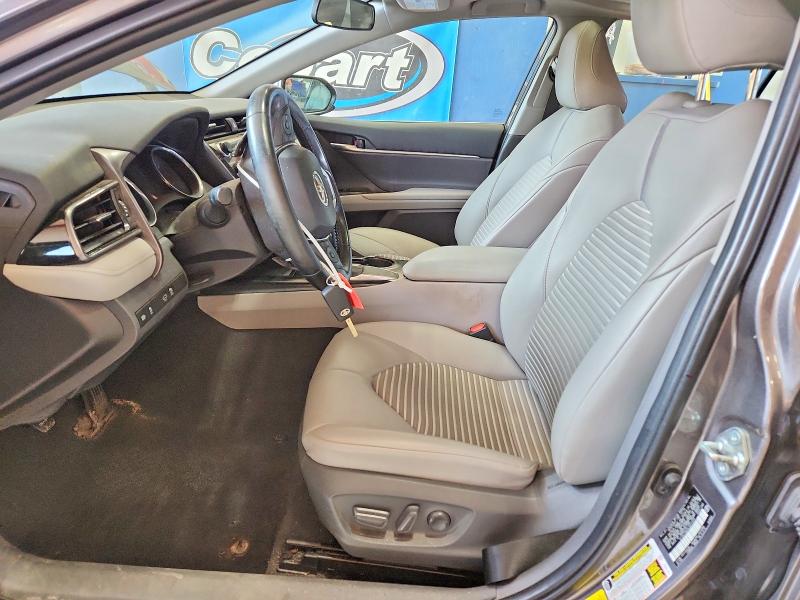 61130976 :رقم المزاد ، 4T1G11AKXLU917375 vin ، 2020 Toyota Camry مزاد بيع