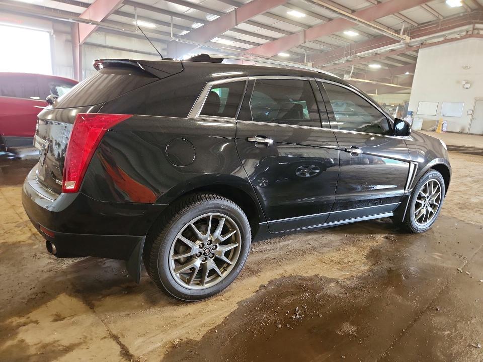 61492136 :رقم المزاد ، 3GYFNFE33FS584004 vin ، 2015 Cadillac Srx مزاد بيع