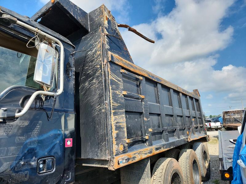 2003 Mack 700 მანქანა იყიდება აუქციონზე, vin: 1M2AG12C33M003027, აუქციონის ნომერი: 58916976