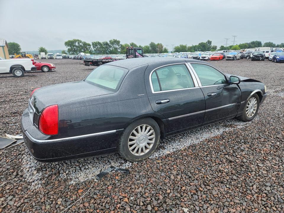 Продаж на аукціоні авто 2003 Lincoln Town Car, vin: 1LNHM82W43Y703335, номер лоту: 63212116