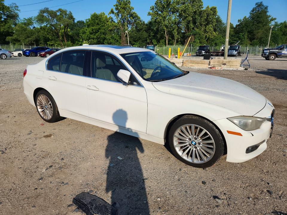 61082976 :رقم المزاد ، WBA3B3C54DF533016 vin ، 2013 Bmw 328 مزاد بيع