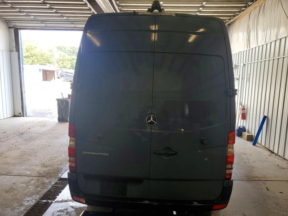 62597716 :رقم المزاد ، WD3PE7CD6JP634777 vin ، 2018 Mercedes-benz Sprinter مزاد بيع