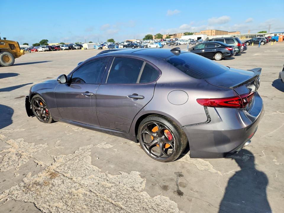 59086896 :رقم المزاد ، ZARFAECN2J7583259 vin ، 2018 Alfa Romeo Giulia مزاد بيع