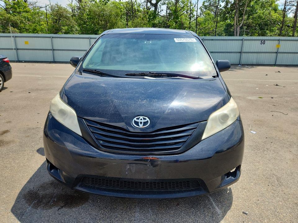 60670576 :رقم المزاد ، 5TDZZ3DC7HS836738 vin ، 2017 Toyota Sienna مزاد بيع