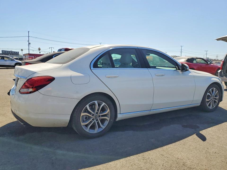 61389646 :رقم المزاد ، 55SWF4JB8JU274869 vin ، 2018 Mercedes-benz C مزاد بيع