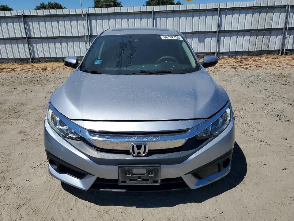 60702766 :رقم المزاد ، 19XFC2F84JE202522 vin ، 2018 Honda Civic مزاد بيع